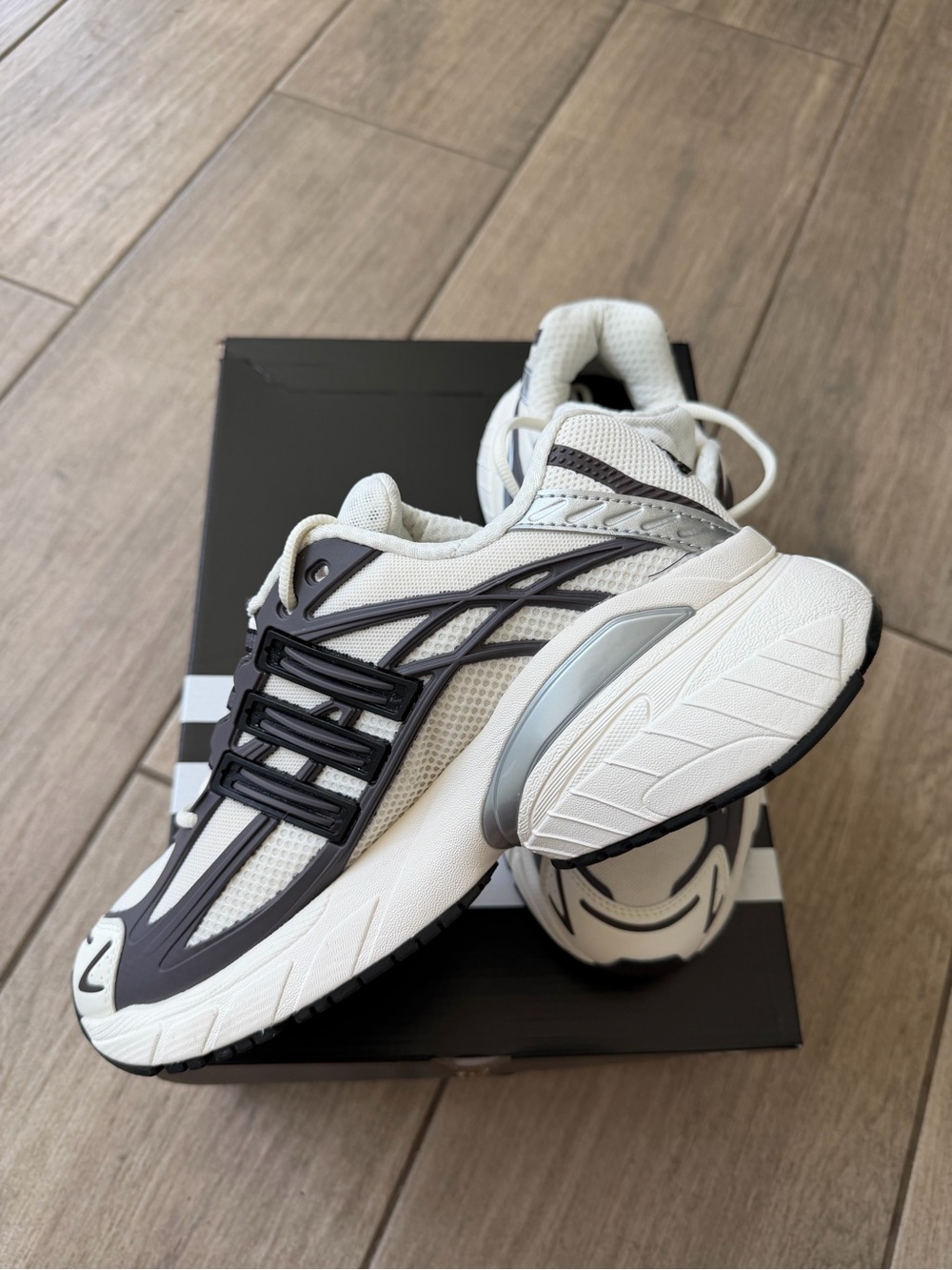 Adidas ADISTAR XLG 2.0 SHOES - Picture 5 of 8